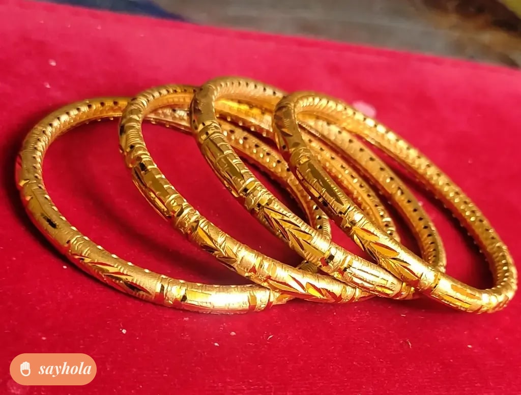 gold plated bangle set in varied sizes